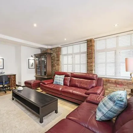 Image 5 - Everard House, Ellen Street, St. George in the East, London, E1 1PE, United Kingdom - Apartment for rent