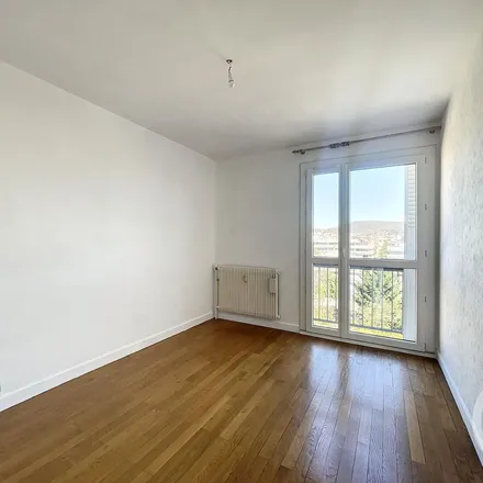 Rent this 3 bed apartment on 8 rue de l'Ecorchade in 63400 Chamalières, France