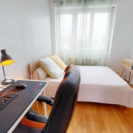 Rent this 3 bed apartment on 2 Avenue du Général Dwight Eisenhower in 69160 Tassin-la-Demi-Lune, France