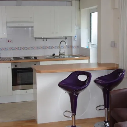 Rent this 5 bed townhouse on Cadleigh Gardens in Harborne, B17 0QB