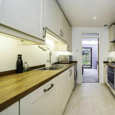 Image 2 - 223 Sandycombe Road, London, TW9 2EW, United Kingdom - Apartment for sale