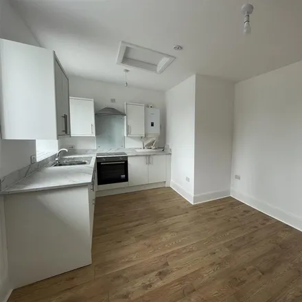 Image 4 - Ammanford Road, Llandybie, SA18 3YF, United Kingdom - Apartment for rent