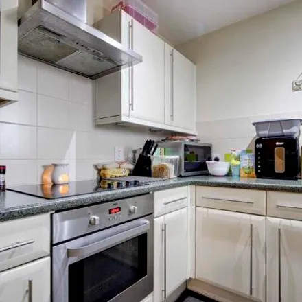Image 3 - Schmidt Kitchens, Green Lanes, London, N13 4UR, United Kingdom - Apartment for sale