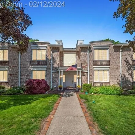 Buy this 3 bed condo on 1805 Tiverton Road in Bloomfield Hills, MI 48304