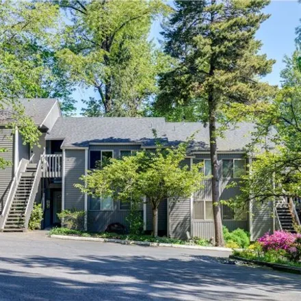 Buy this 1 bed condo on 44 Eagle Crest Drive in Lake Oswego, OR 97035