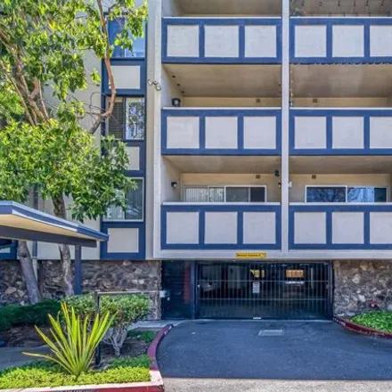 Buy this 1 bed condo on 955 Shorepoint Court in Alameda, CA 94501