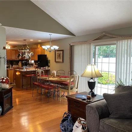 Image 3 - 90 Falling Water Circle, Munroe Falls, Summit County, OH 44262, USA - Condo for sale
