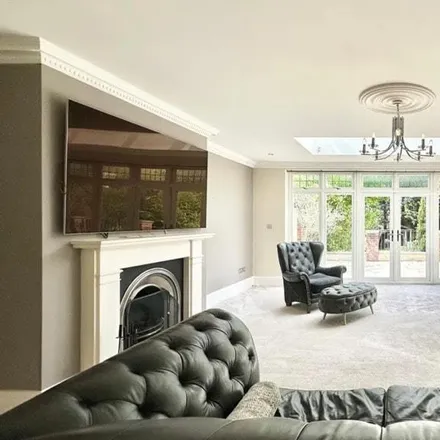 Image 2 - Manor Road, Grange Hill, Chigwell, IG7 5QY, United Kingdom - Duplex for rent