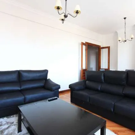 Rent this 6 bed apartment on Madrid in Carrefour Market, Glorieta de Cuatro Caminos