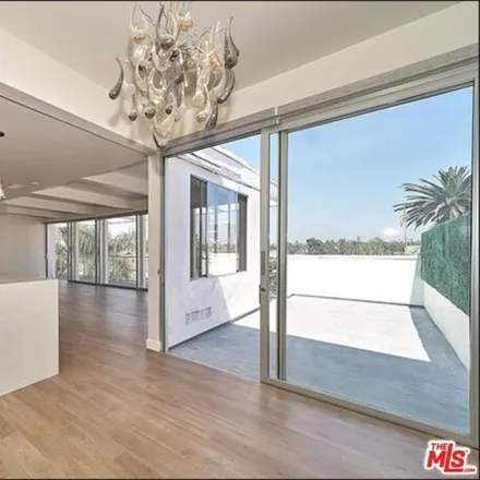 Image 5 - 1363 North Gale Drive, Beverly Hills, CA 90211, USA - Condo for sale