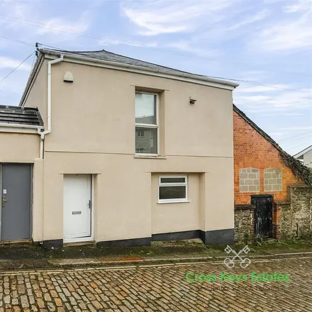 Rent this 3 bed duplex on 186 Albert Road in Plymouth, PL2 1AL