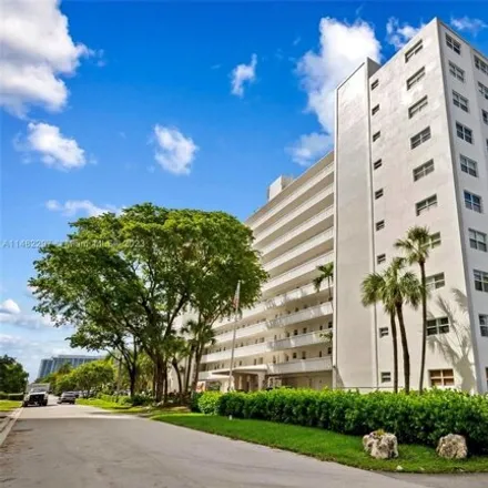 Buy this 2 bed condo on Publix in Northeast 11th Street, Fort Lauderdale