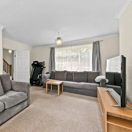 Rent this 3 bed house on 30 Mornington Walk in London, TW10 7LY