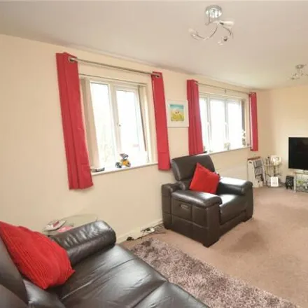 Image 3 - Walker View, Thorpe-on-the-Hill, LS10 4GP, United Kingdom - Townhouse for sale