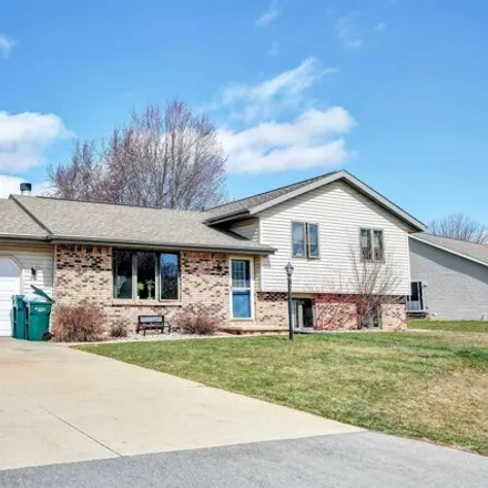 Buy this 4 bed house on 2165 Cloudview Court in Grand Chute, WI 54914