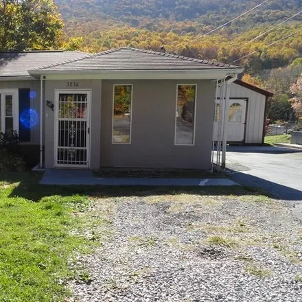 Buy this 2 bed house on 3236 Ridgecrest Road in Cumberland Heights, Bluefield