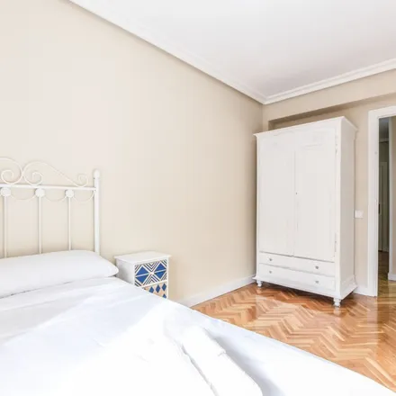 Image 2 - Calle del Mar Menor, 24, 28033 Madrid, Spain - Apartment for rent