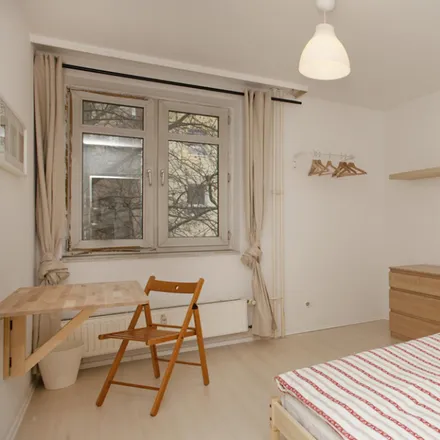 Rent this 4 bed room on Quarters in Stromstraße, 10551 Berlin