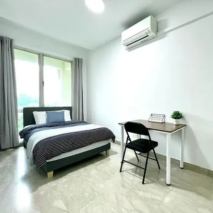 Rent this 1 bed room on Coffee Bean & Tea Leaf in 422 Upper Bukit Timah Road, Singapore 678051