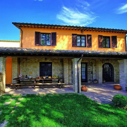 Rent this 7 bed house on Assisi in Piazza Dante Alighieri, 06081 Assisi PG