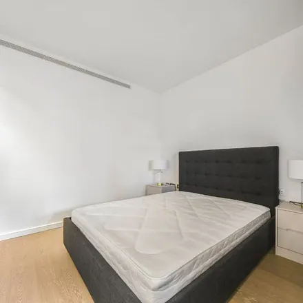 Rent this 1 bed apartment on Bagshaw Building (Wardian East) in 1 Wards Place, Canary Wharf