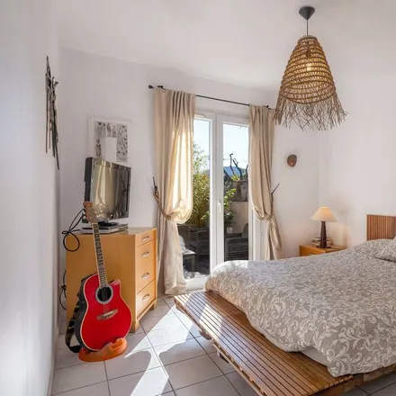 Rent this 3 bed house on 83500 La Seyne-sur-Mer