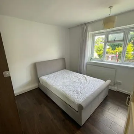 Rent this 2 bed apartment on Bedford Mount in Leeds, LS16 6DS