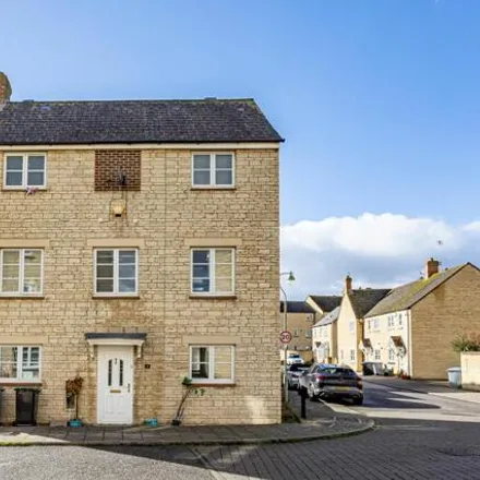 Buy this 3 bed townhouse on Pine Rise in Witney, OX28 1EZ