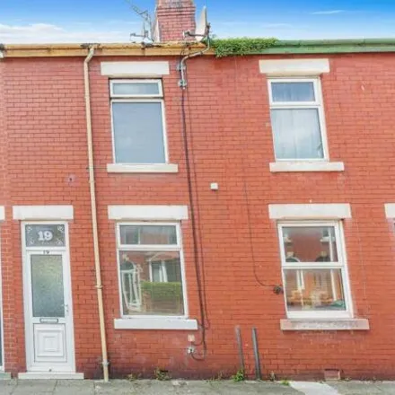 Buy this 2 bed townhouse on Layton Municipal Crown Green Bowls Club in Cameron Avenue, Blackpool