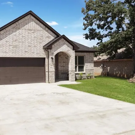 Buy this 4 bed house on 209 Anchor Lane in Gun Barrel City, TX 75156