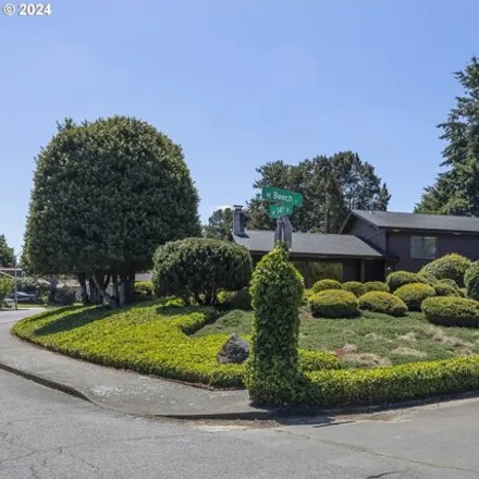 Image 4 - 14028 NE Beech Ct, Portland, Oregon, 97230 - House for sale