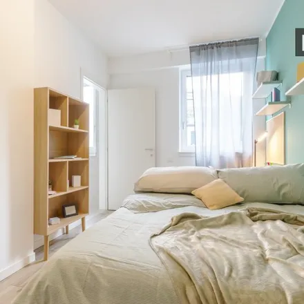 Rent this 6 bed room on Via Cesare Battisti 152 in 35121 Padua Province of Padua, Italy