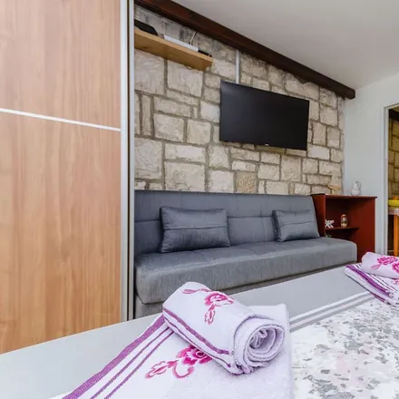 Rent this studio apartment on 21315 Općina Dugi Rat