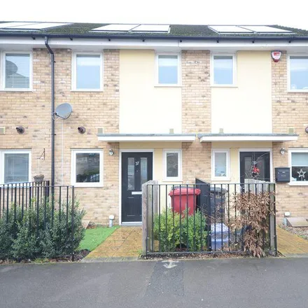 Rent this 2 bed townhouse on 21 Arbroath Road in Reading, RG30 4EF