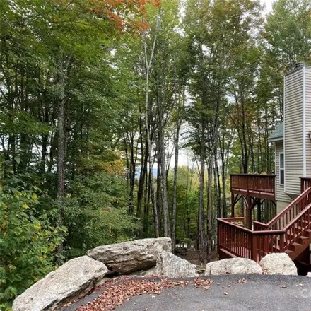 Buy this 3 bed house on 116 Lake Ledge Circle in Beech Mountain, NC 28604