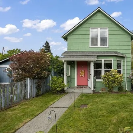 Buy this 2 bed house on 1921 20th Street in Everett, WA 98201