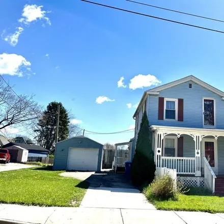 Buy this 3 bed house on 525 Grant Street in Peru, IL 61354