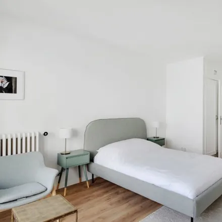 Image 5 - 20 Rue Chalgrin, 75116 Paris, France - Apartment for rent