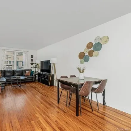 Image 4 - 264 Woodworth Avenue, Glenwood, City of Yonkers, NY 10701, USA - Condo for sale