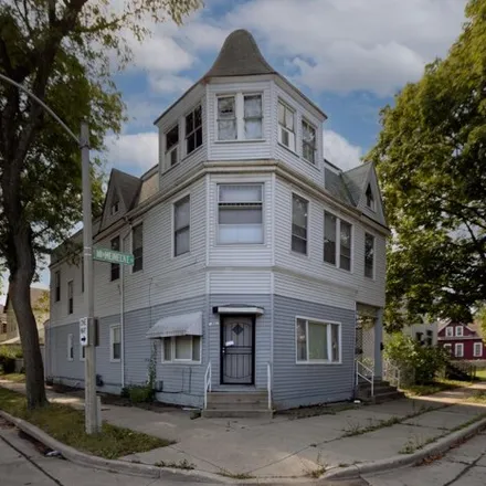 Buy this studio house on 1801 in 1803 West Meinecke Avenue, Milwaukee