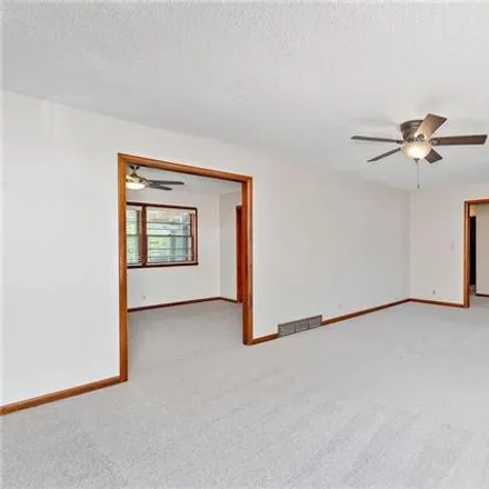 Image 3 - 8601 East 84th Street, Raytown, MO 64138, USA - House for sale