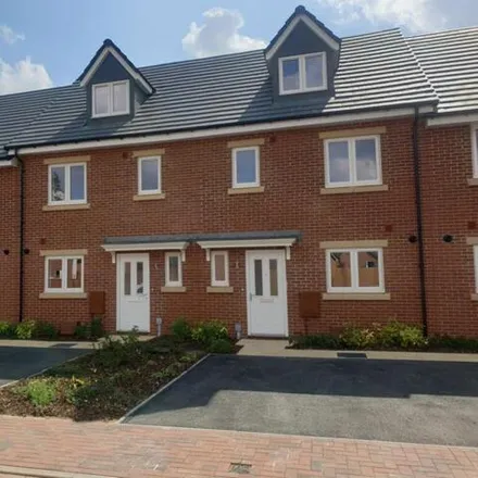 Rent this 4 bed townhouse on Welton Road in Daventry, NN11 0GT