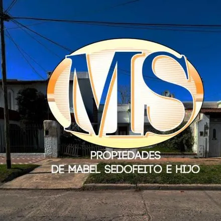 Buy this 2 bed house on 2 de Mayo 4197 in 1826 Partido de Lanús, Argentina