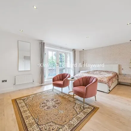 Rent this 3 bed apartment on Bickley Road in Widmore Green, London