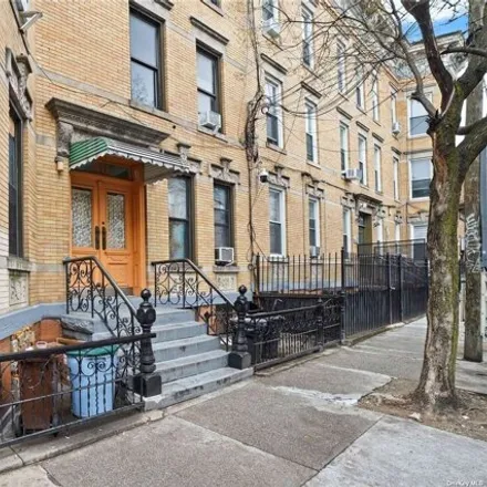 Image 3 - 1811 Centre Street, New York, NY 11385, USA - House for sale