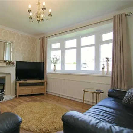 Image 2 - Parkside Avenue, Queensbury, BD13 2HE, United Kingdom - House for sale