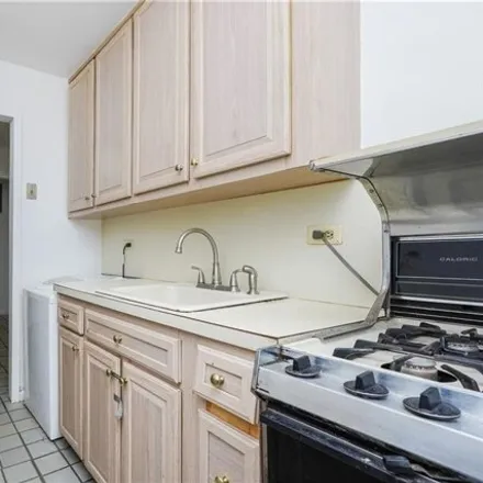 Image 7 - 2028 East 58th Street, New York, NY 11234, USA - Apartment for sale