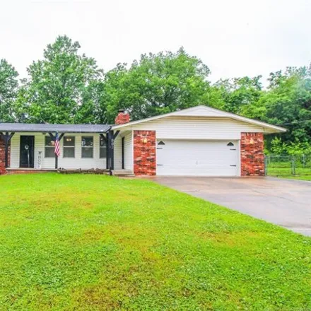 Buy this 4 bed house on 900 South Putman Avenue in Tahlequah, OK 74464