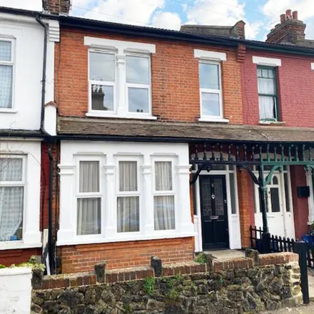 Rent this 3 bed townhouse on Glenmore Street in Southend-on-Sea, SS2 4NG