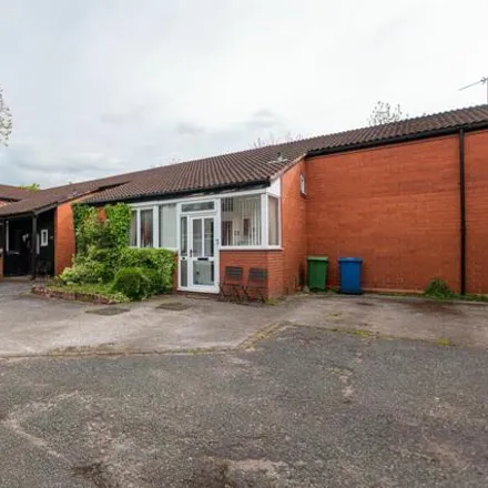 Image 1 - Wren Close, Oakwood, Warrington, WA3 6RH, United Kingdom - Townhouse for sale